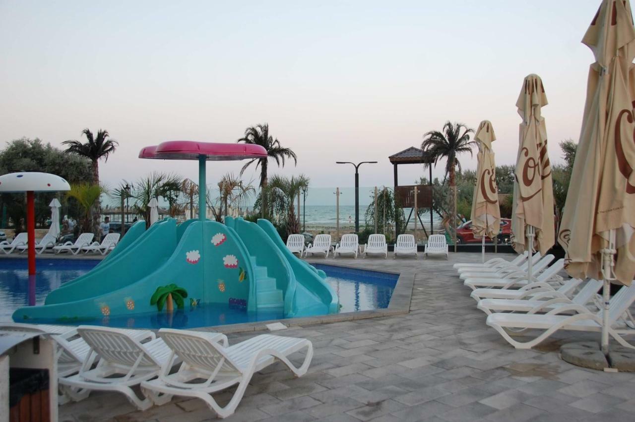 Umi Apartment Alezzi Resort Năvodari Buitenkant foto
